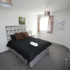 Holden Court - 1 West Drayton (Middlesex)