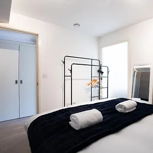  Apartment Serviced